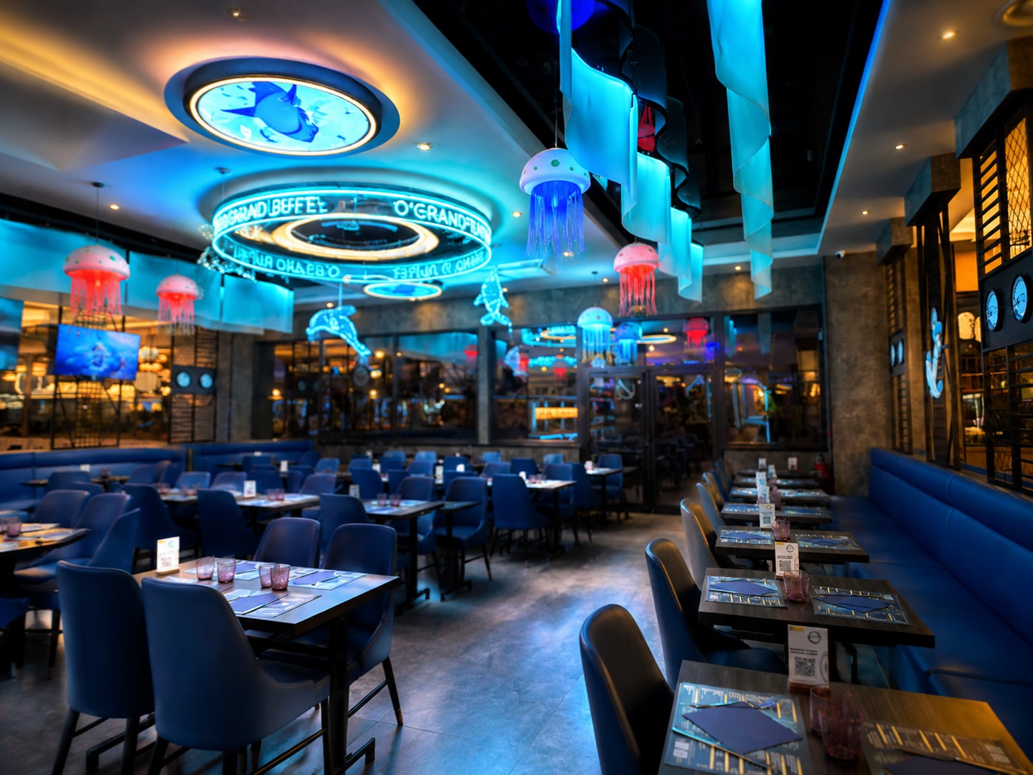 Salle lumineuse du restaurant Okito 51